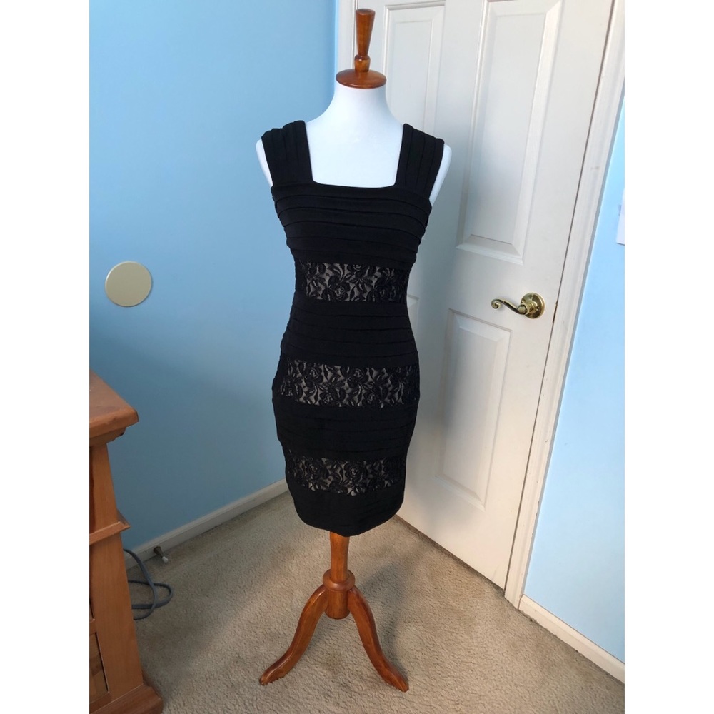 Clean Comfortable Black Dress w Stretch and Lace